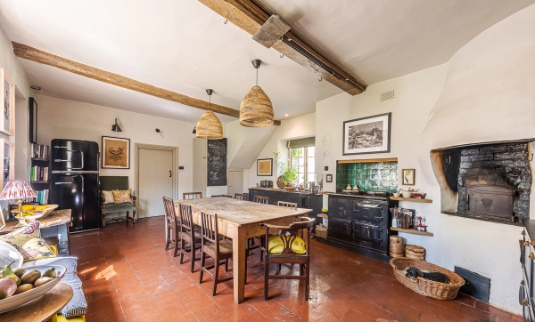 Historic farmhouse with exposed beams West Northamptonshire – Love Locations