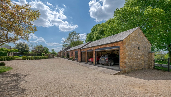 Jacobean farmhouse location hire West Northamptonshire – Love Locations