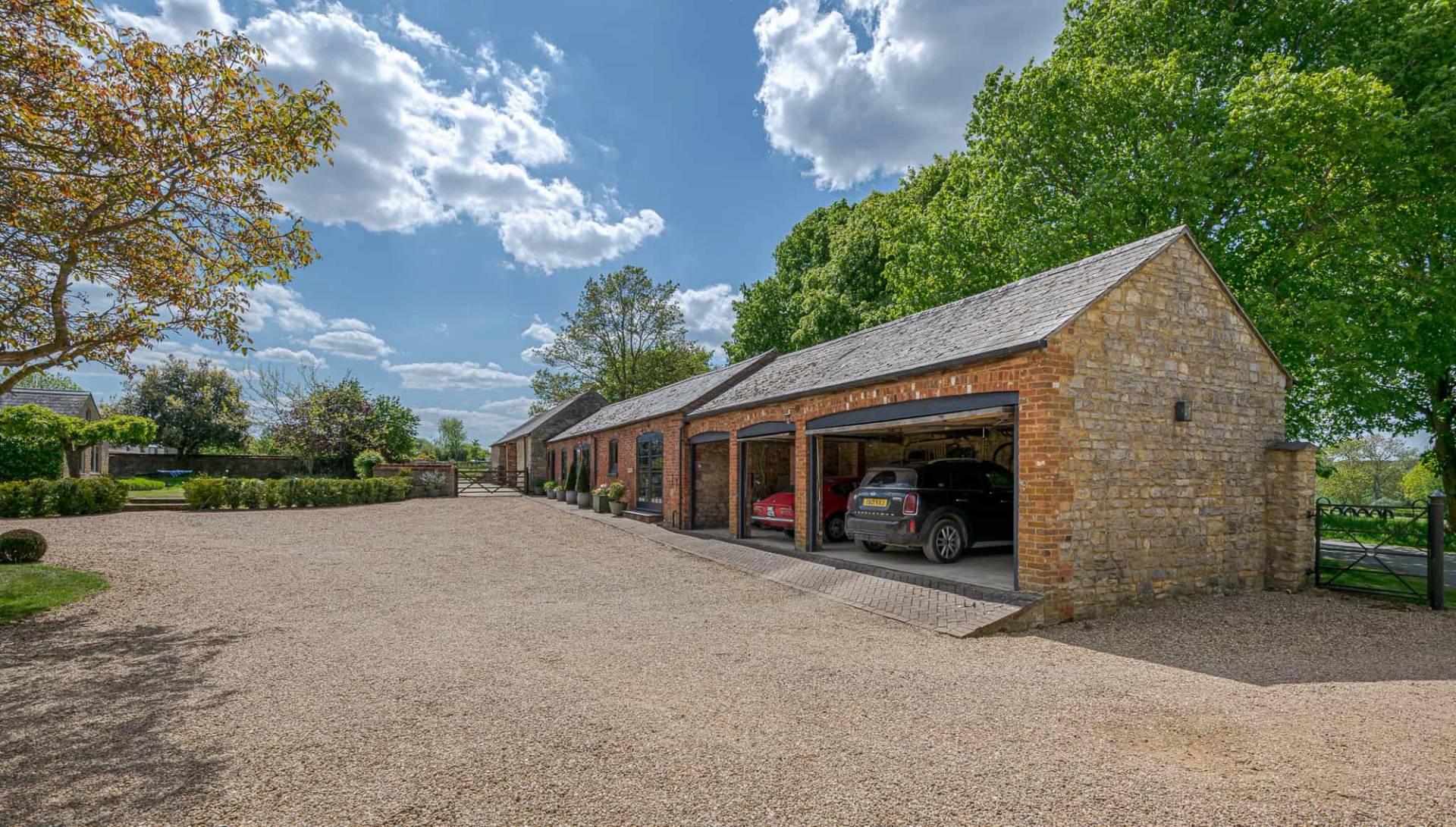 Jacobean farmhouse location hire West Northamptonshire – Love Locations