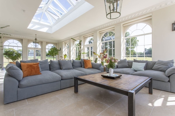 Large estate with formal gardens and reception areas in Haywards Heath – love locations
