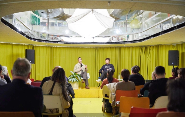 Contemporary workshop and talk venue with circular skylight ceiling in Whitechapel London – love locations
