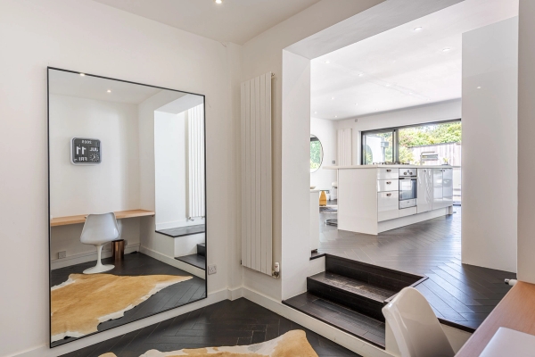 Stylish modern house in Hove BN3 with palm garden – Love Locations