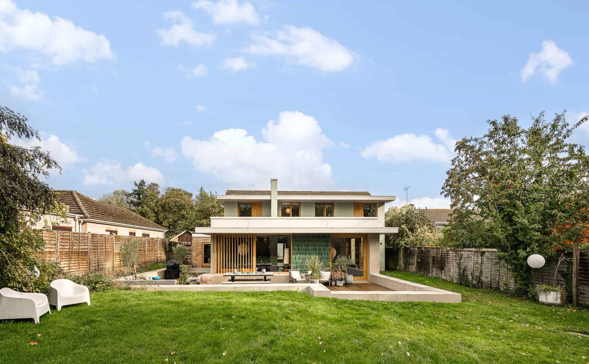 Henley-on-Thames family home with wood detailing – Love Locations