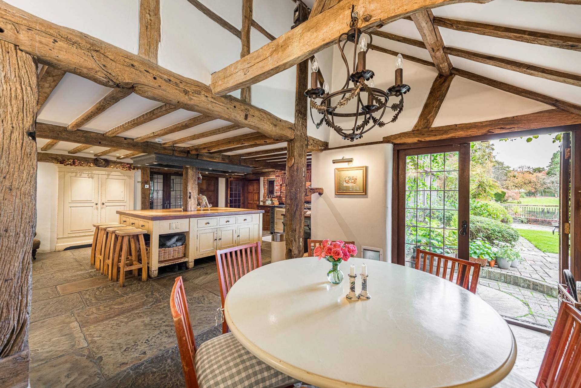 Guildford GU5 heritage property with woodland – Love Locations