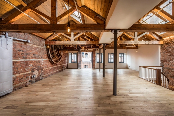 Restored 1853 warehouse with timber floors in M4, Love Locations