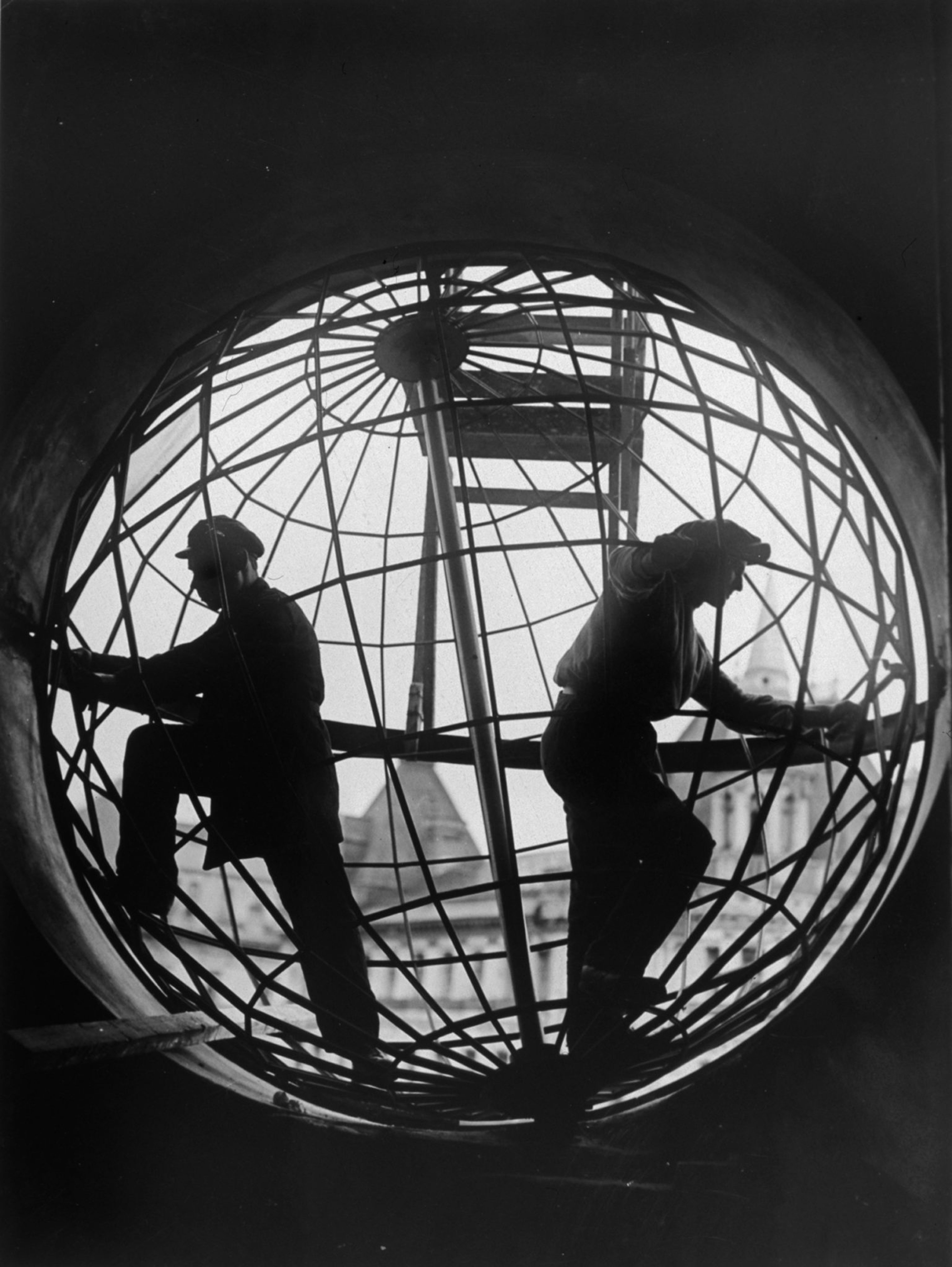 Assembling the Globe at Moscow Telegraph Central Station