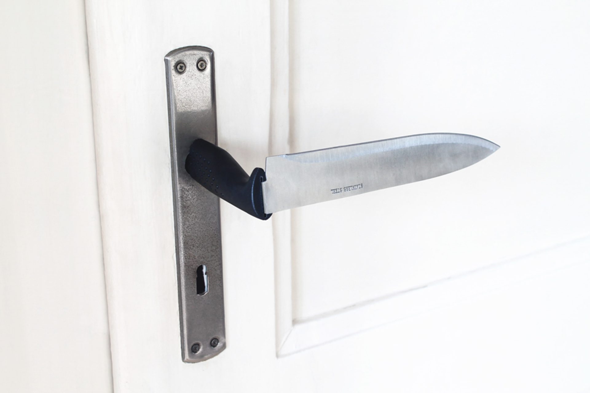 Knife Door