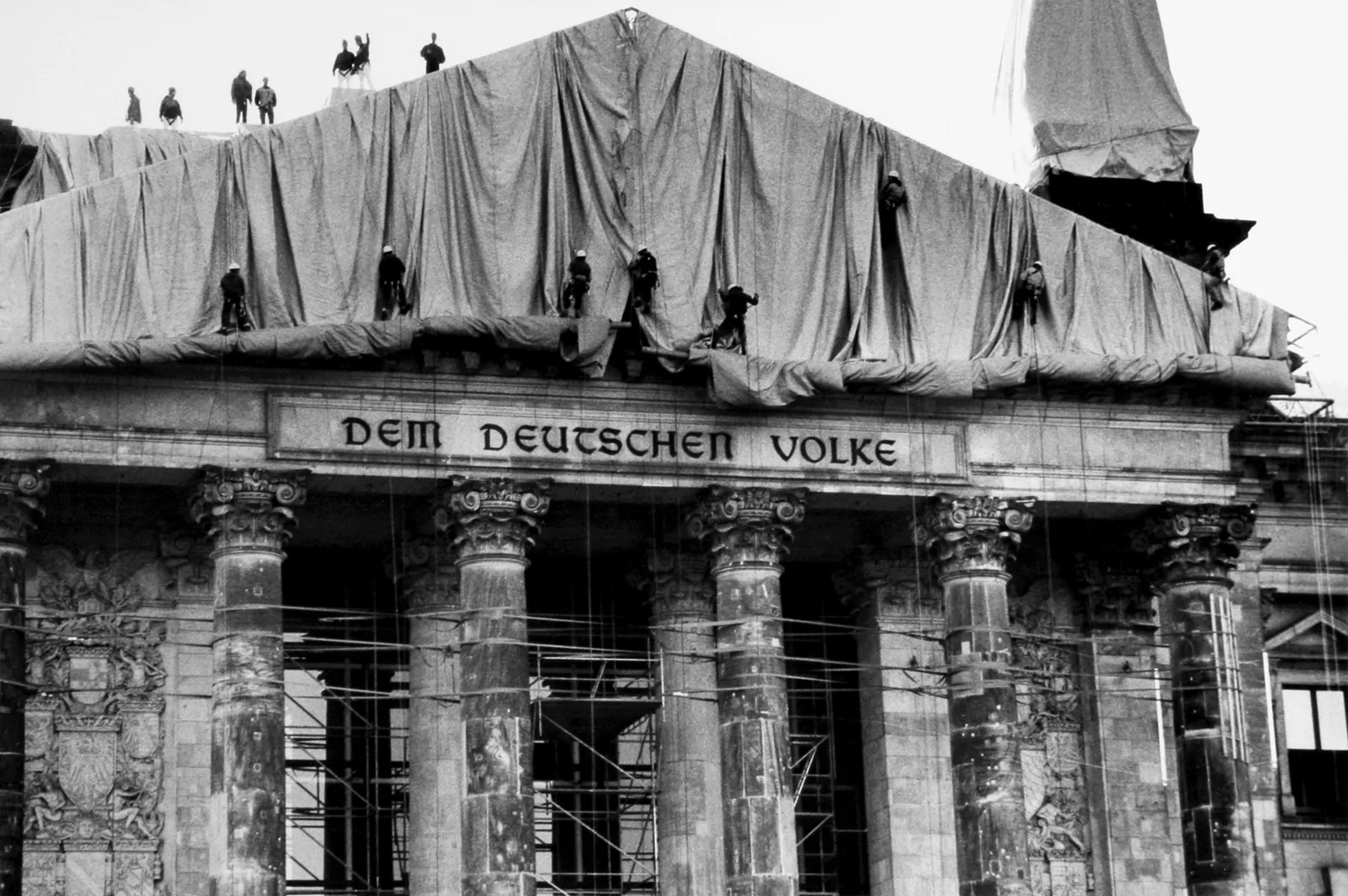 Installation of Wrapped Reichstag (001)