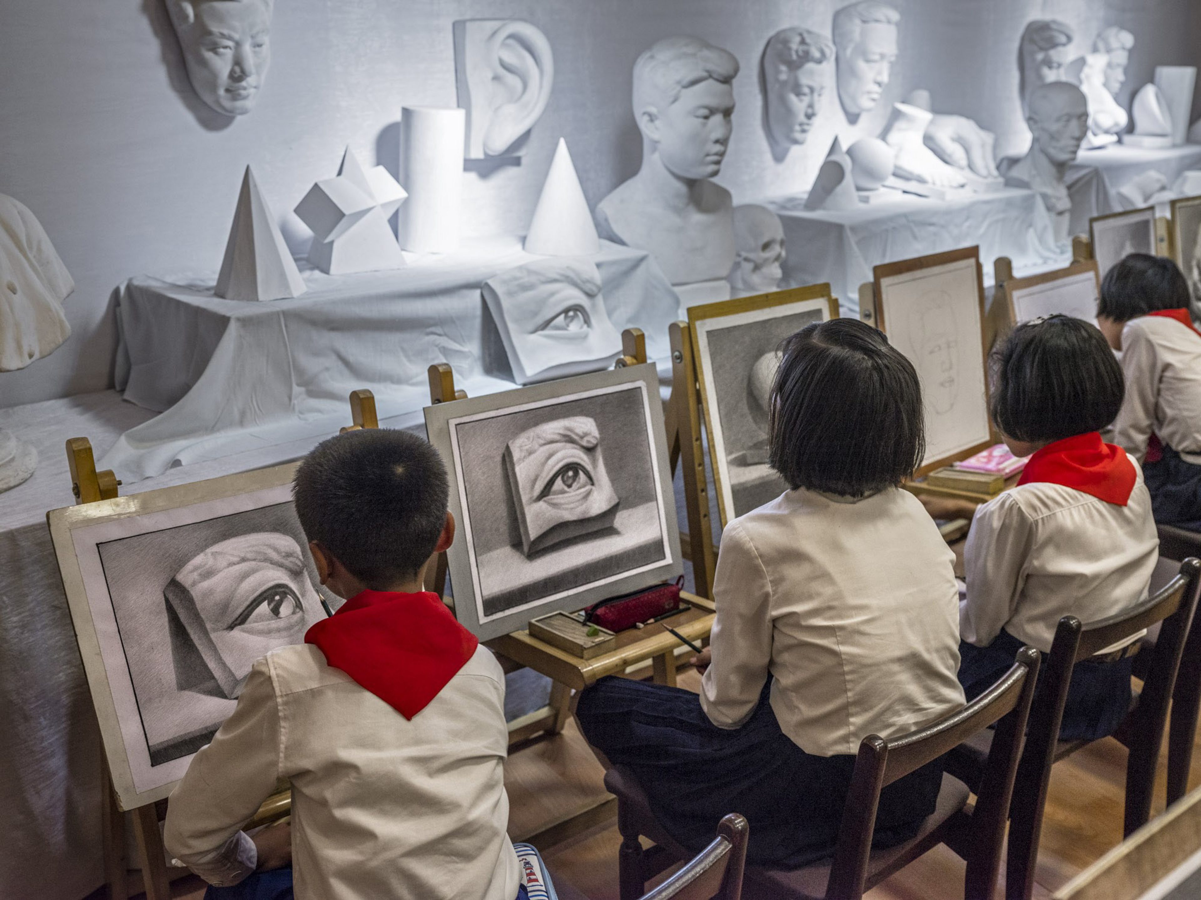 Drawing class at the recently renovated Manggyondae Schoolchildren’s Palace