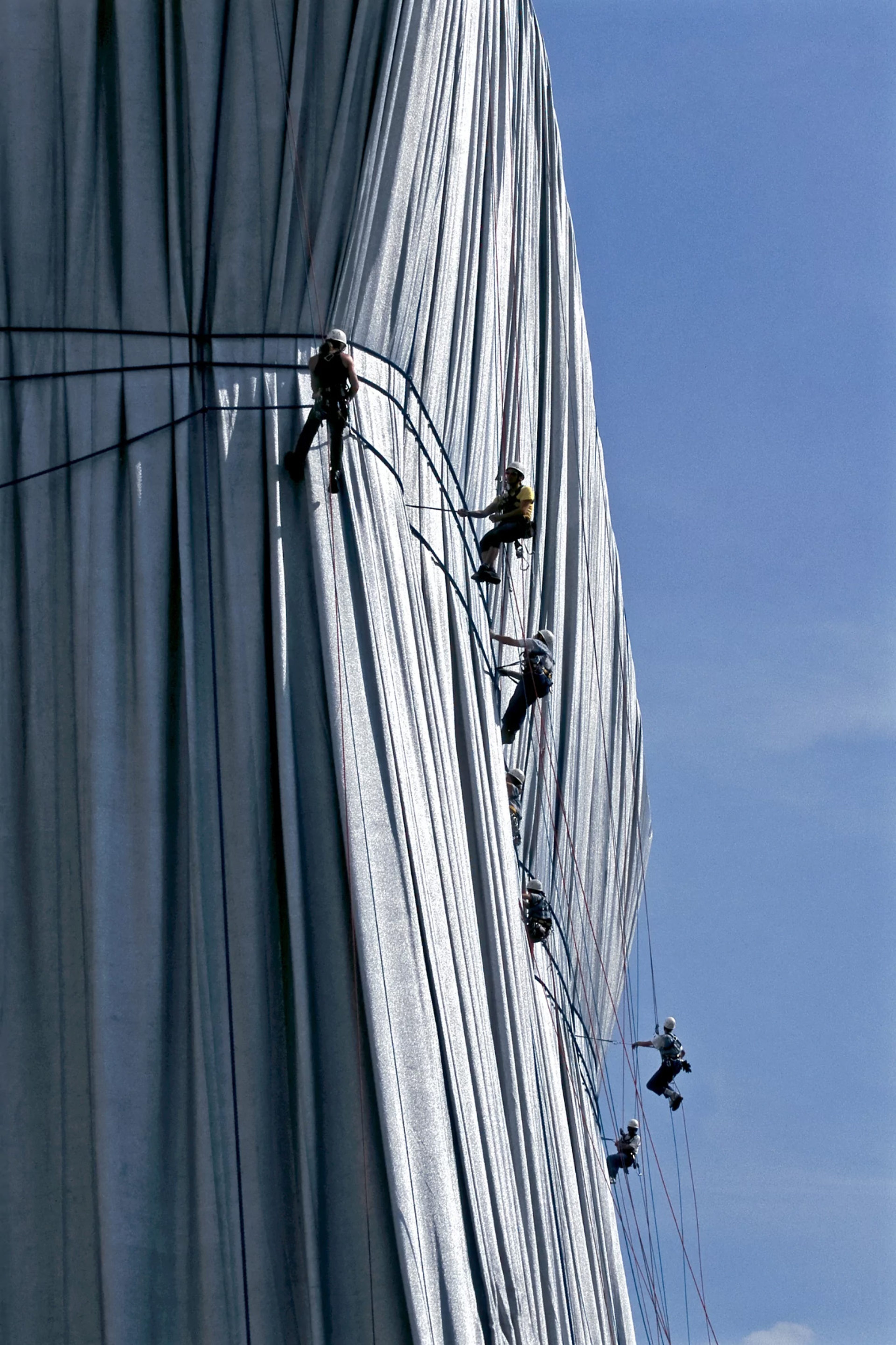 Installation of Wrapped Reichstag (002)