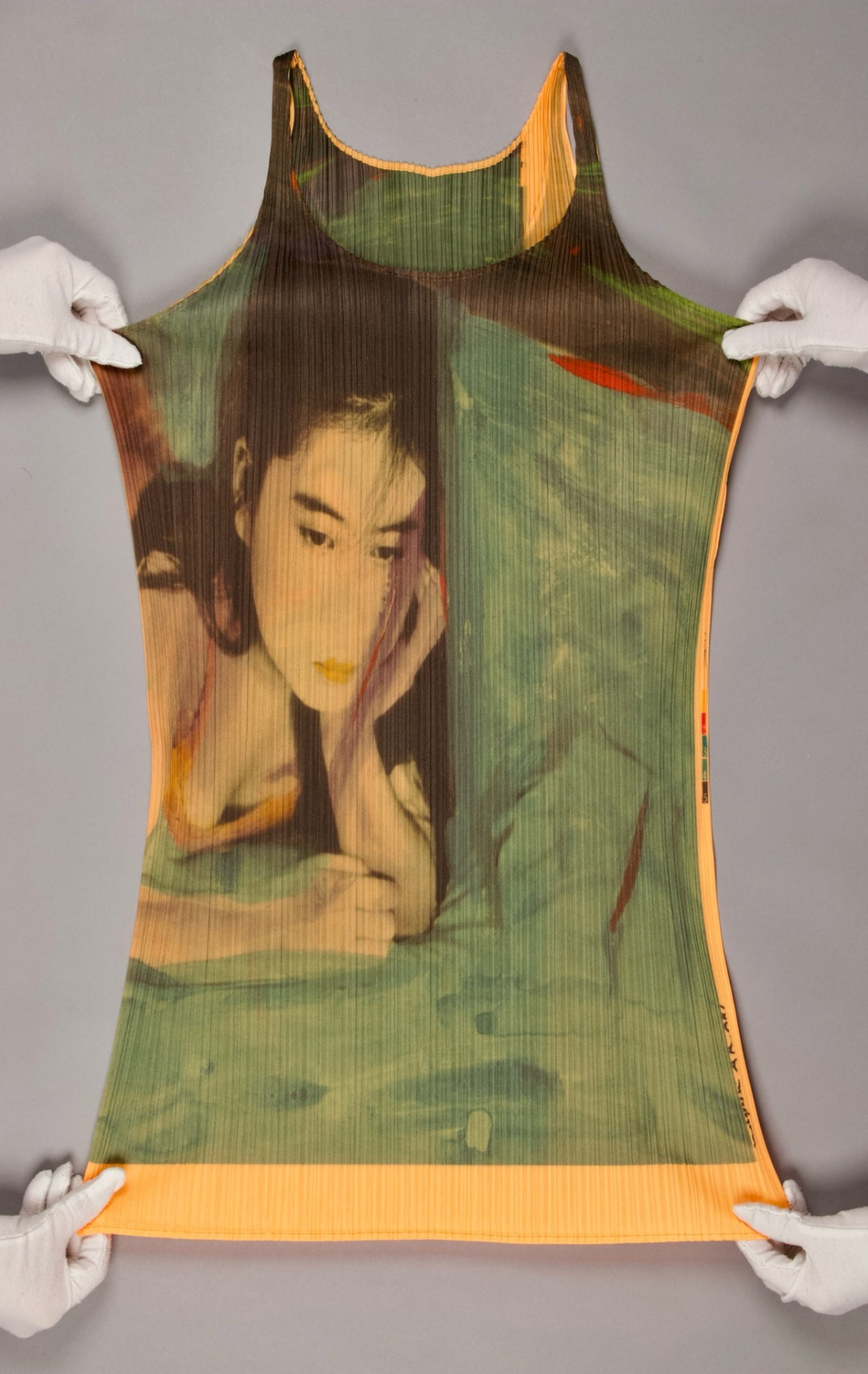 Pleats Please Guest Artist Series No. 2