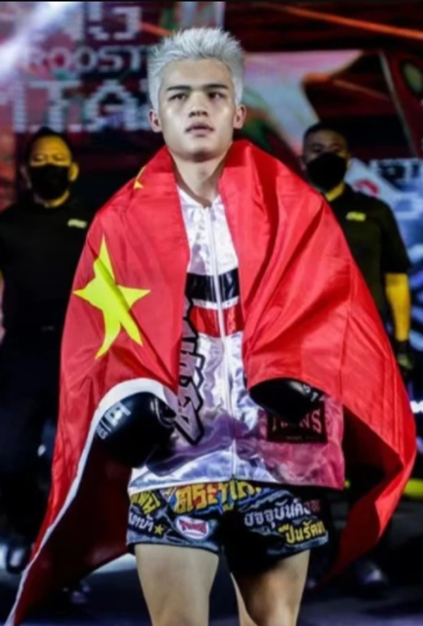 Iraj Azizpour, Zhang Peimian e Iman Barlow brillan en ONE: Lights Out