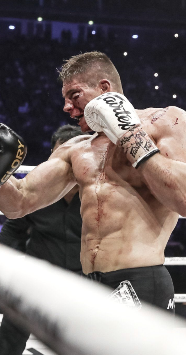 Rico Verhoeven demuestra corazón de campeón y cierra la trilogía victorioso contra Jamal Ben Saddik en Glory Collision 3