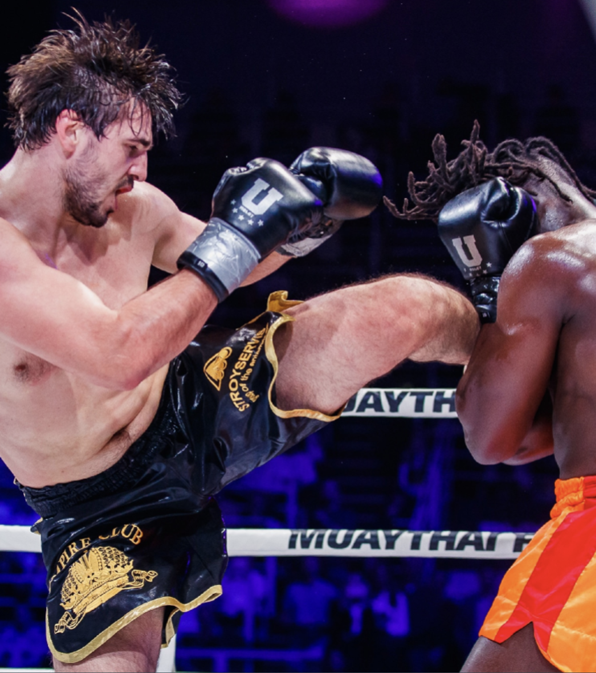 Artem Vakhitov, Dmitry Menshikov y Beibulat Isaev salen victoriosos en MuayThai Factory Kémerovo