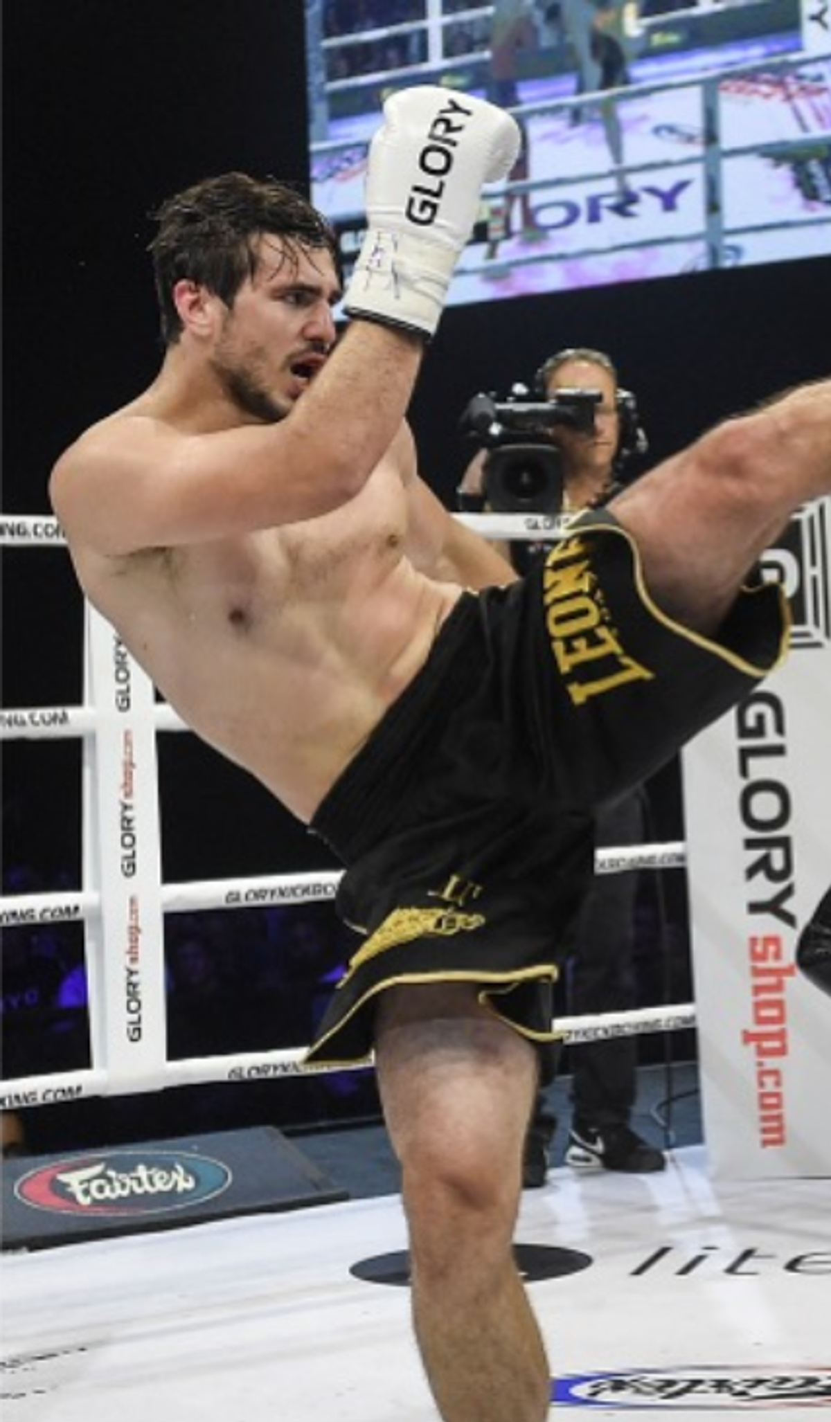 Artem Vakhitov jubila a Alex Pereira del Kickboxing y Arkadiusz Wrzosek vuelve de los infiernos para noquear a Badr Hari en Glory 78