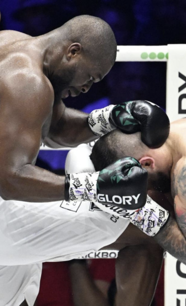 Kevin Tariq Osaro noquea a Antonio Plazibat y se convierte en campeón interino en Glory Collision 5