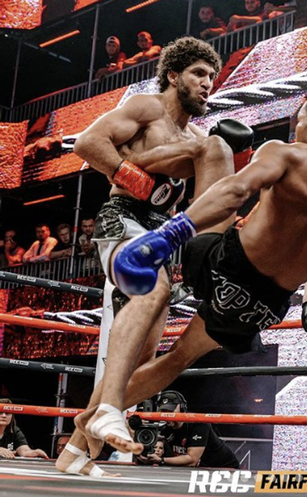 Kiamran Nabati y Vladimir Kuzmin ganan bonito en RCC Fair Fight 22; Nuenglanlek y Capitan llegan a la final del torneo súper ligero de RWS