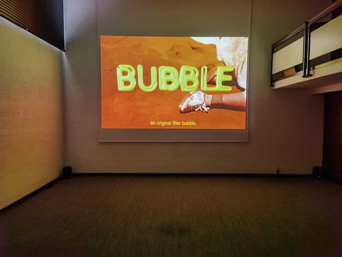 Dorota Gawęda & Eglė Kulbokaitė: YGRG14X: reading with a single hand, 2018, single channel video (30:00 min). 