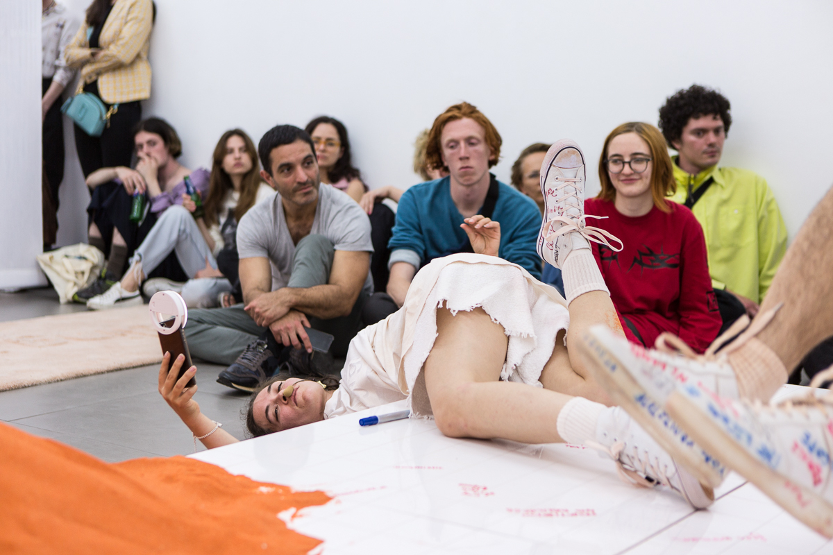 DOROTA GAWĘDA & EGLĖ KULBOKAITĖ, YGRG 14X: readibg with a single hand V , 2018.  Performance at Cell Project Space, London.