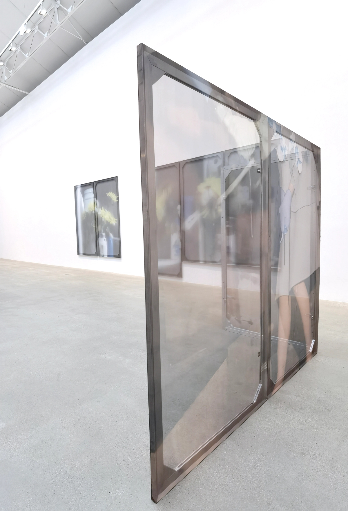 Enclosure (Lower bound of a
landscape) II, 2023
Aluminium, wood, digital print on
chiffon
200 x 110 x 4 cm

Enclosure (Lower bound of a
landscape) III, 2023
Aluminium, wood, digital print on
chiffon
200 x 110 x 4 cm