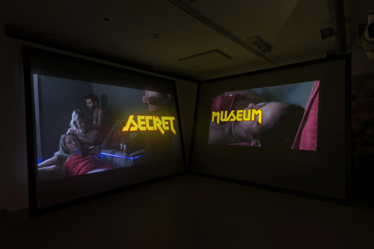 YOUNG GIRL READING GROUP 136, 2017
Two-channel video. 
The film documents YOUNG GIRL READING GROUP 136 that took place at AGATHA VALKYRIE ICE: FREEPORTS, Who Are You? exhibition, S.A.L.T.S, Basel, Switzerland on 15.01.2017 with Mohamed Almusibli, Dorota Gawęda, Deborah Holman, Eglė Kulbokaitė, Aaron Ritschard (performance) and Fritz Marlon Schiffers (camera and editing), DETENTE (sound).
Photos: Arnas Anskaitis