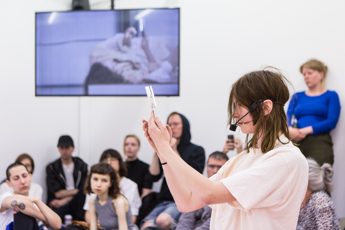 DOROTA GAWĘDA & EGLĖ KULBOKAITĖ, YGRG 14X: readibg with a single hand V , 2018.  Performance at Cell Project Space, London.