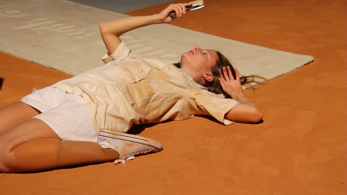 DOROTA GAWĘDA & EGLĖ KULBOKAITĖ, YGRG 14X: reading with a single hand, 2017