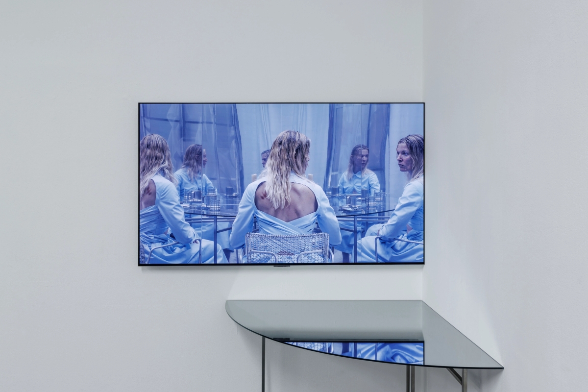 objects in mirror are closer than they appear