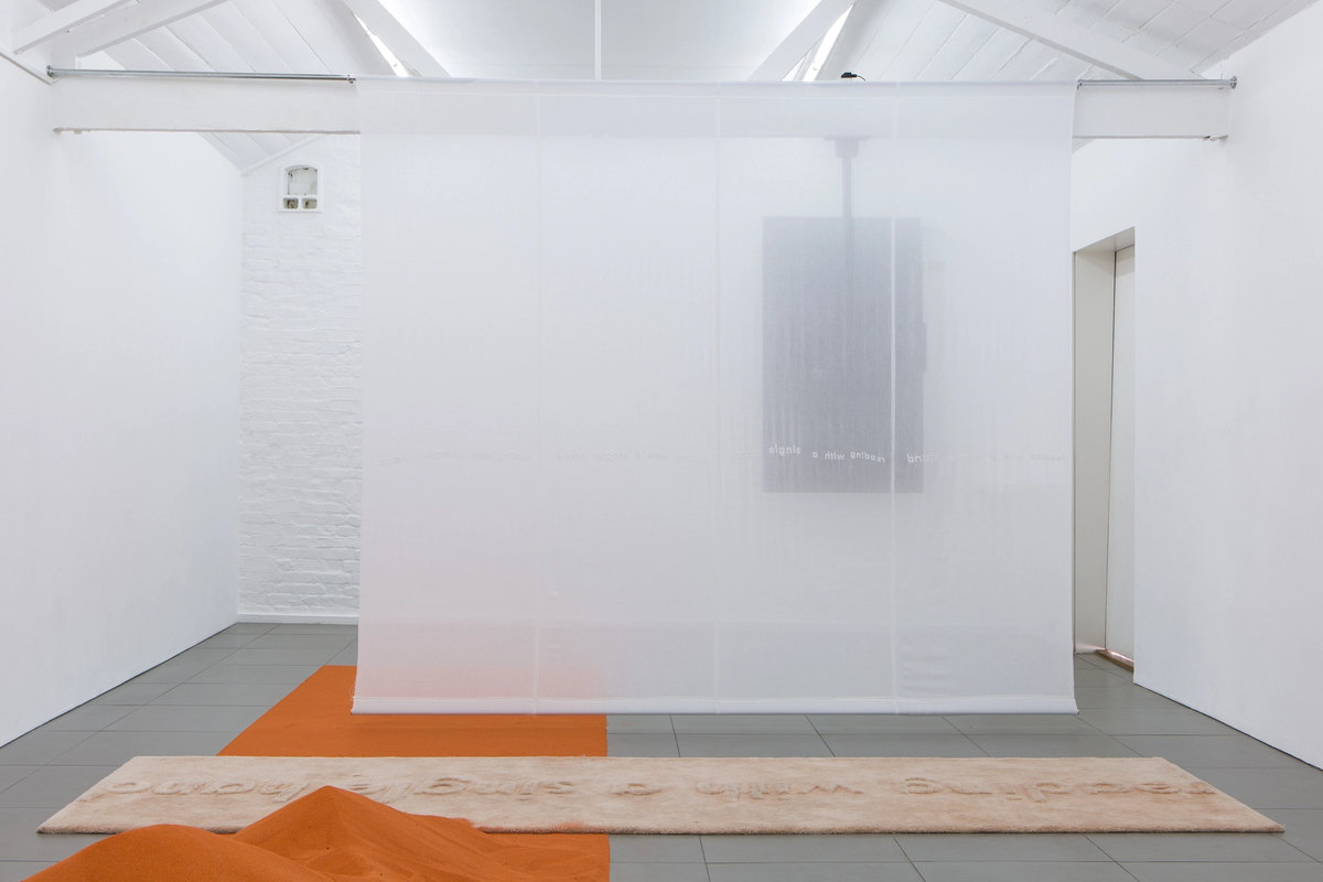 YGRG 14X: reading with a single hand V

[ exhibition view]