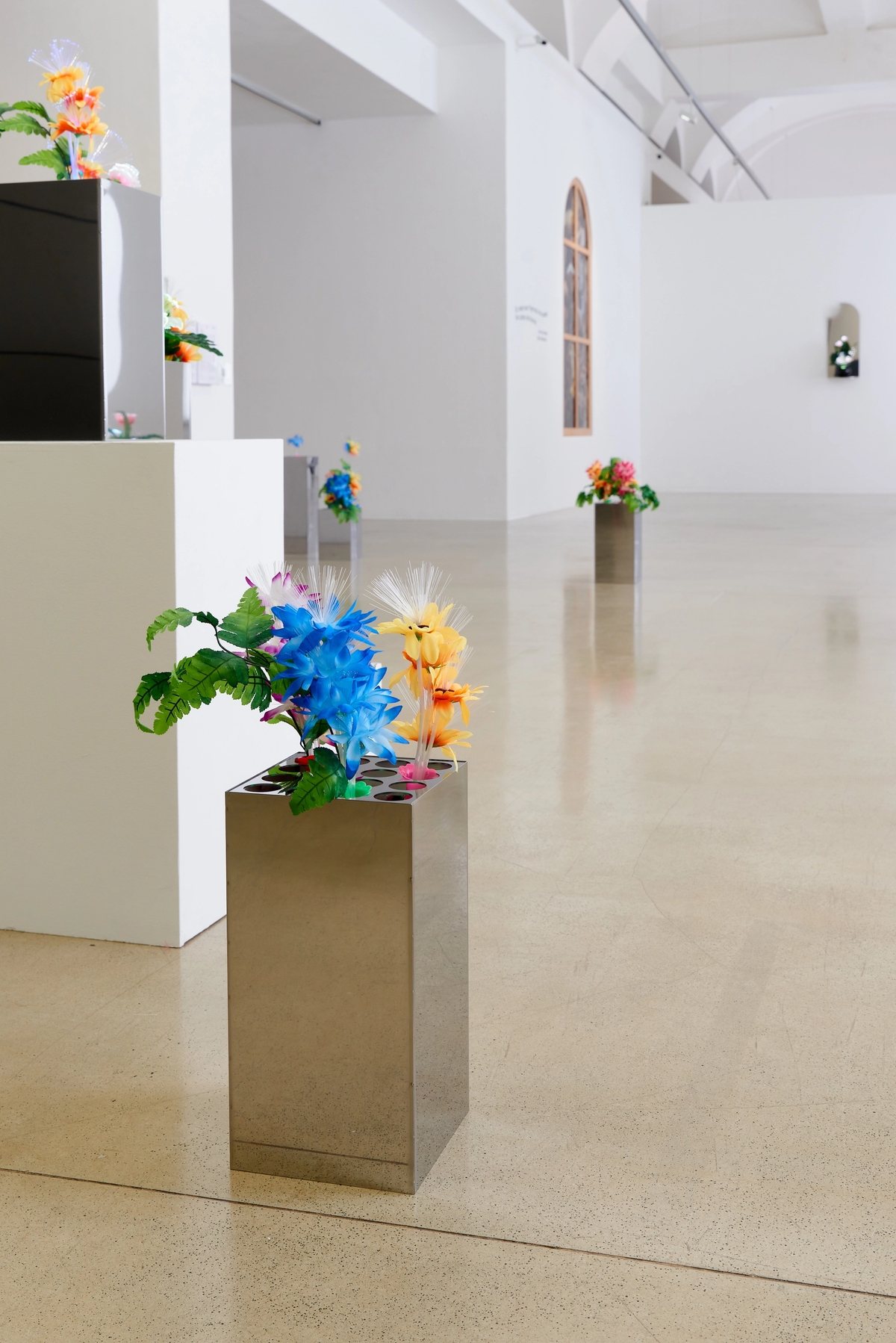 Oh, make your fingernails into spades, Your palms into shovels, Kunstraum Niederoesterreich, Vienna (exhibition view). Photo: Markus Gradwohl.