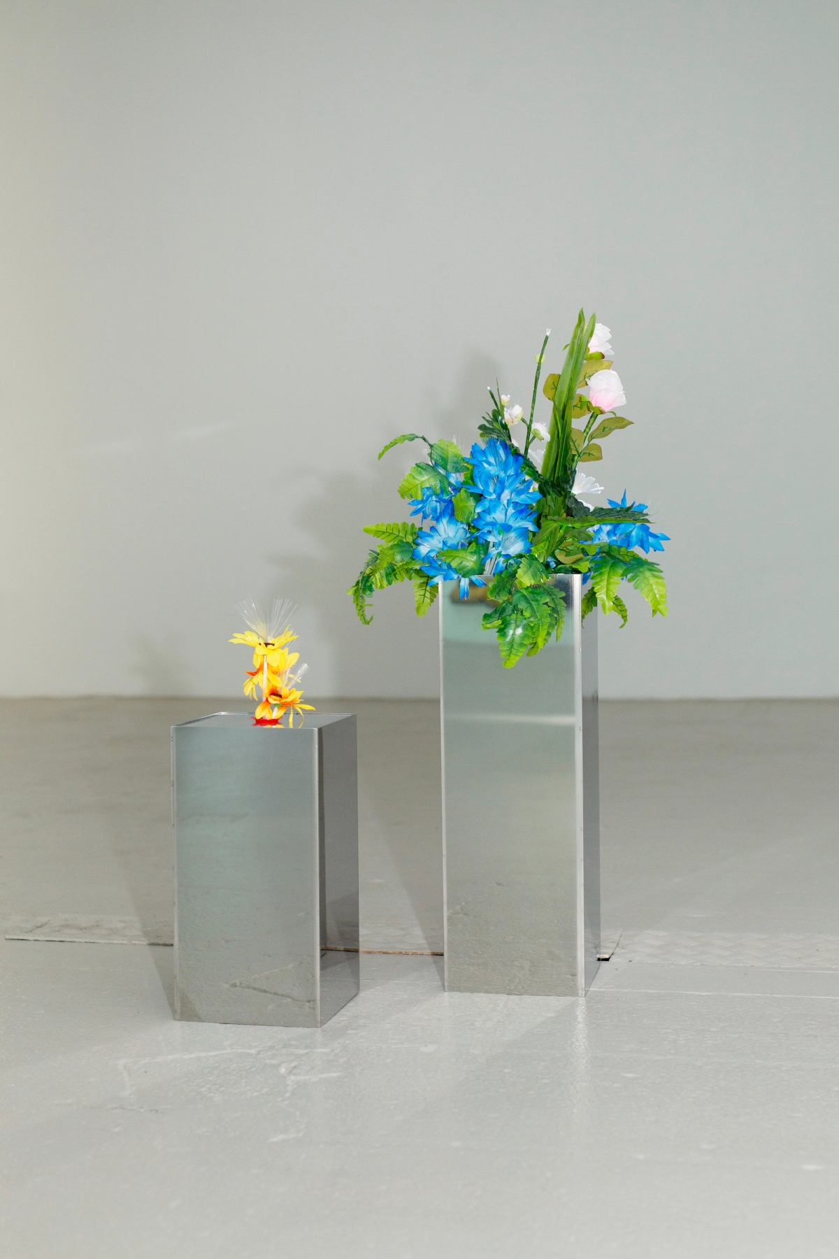 Freestanding Votive Flowers (I–VII), 2022

Optical fibres, paper and plastic flowers, programmed LED light grid, mirror polished stainless steel.



