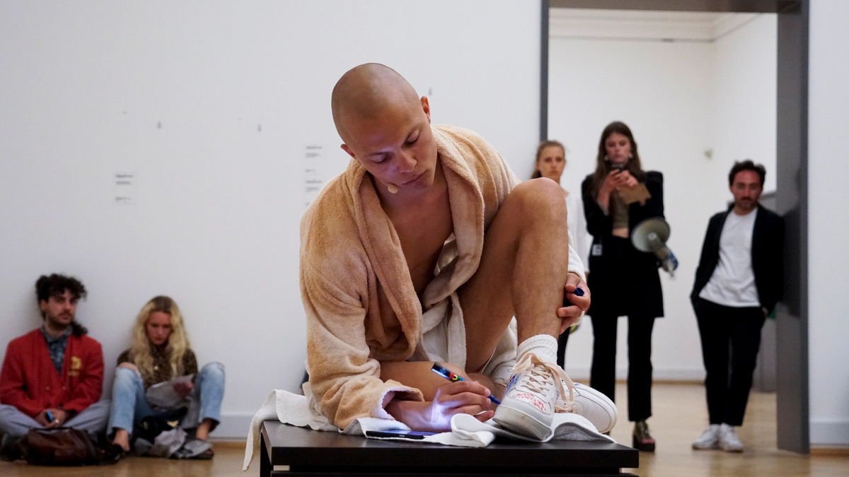 Dorota Gawęda and Egle Kulbokaite, Preliminary materials for YGRG 14X: reading with a single hand, 2017 Performer: Mio Nordentoft.