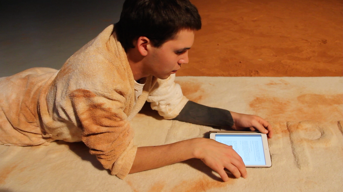 DOROTA GAWĘDA & EGLĖ KULBOKAITĖ, YGRG 14X: reading with a single hand, 2017