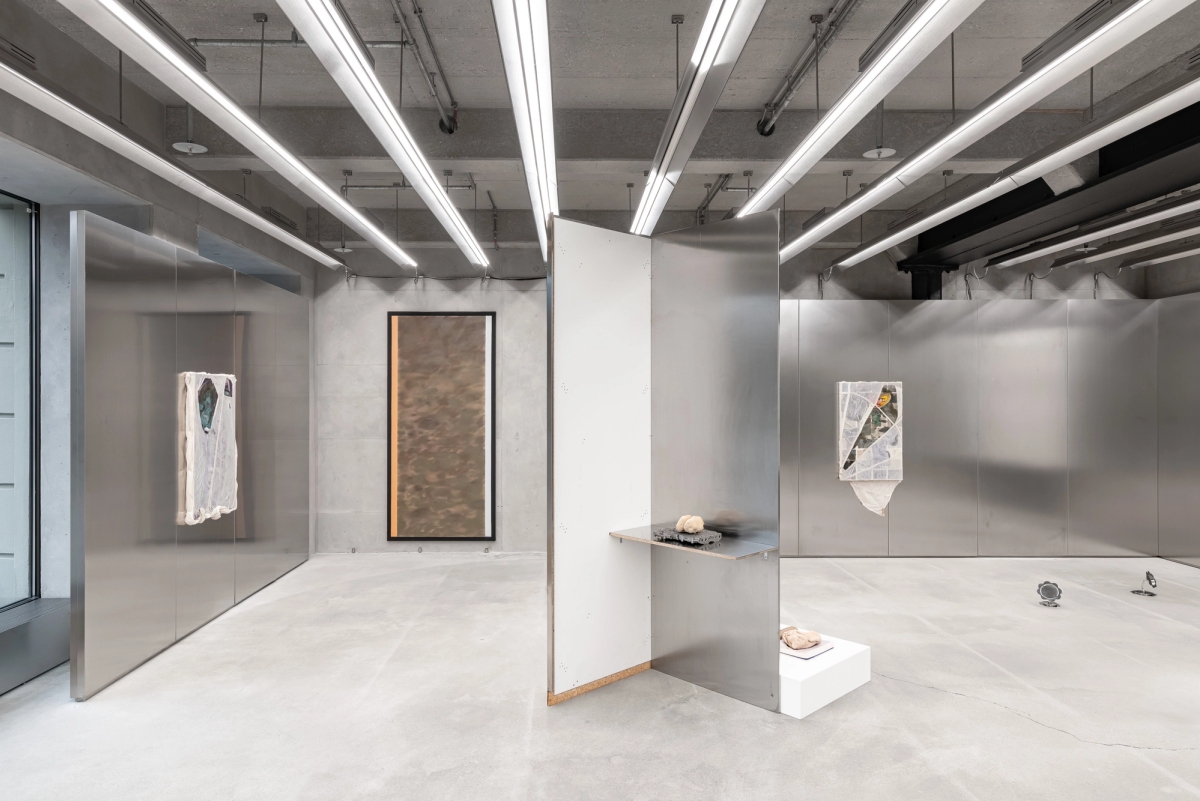 objects in mirror are closer than they appear