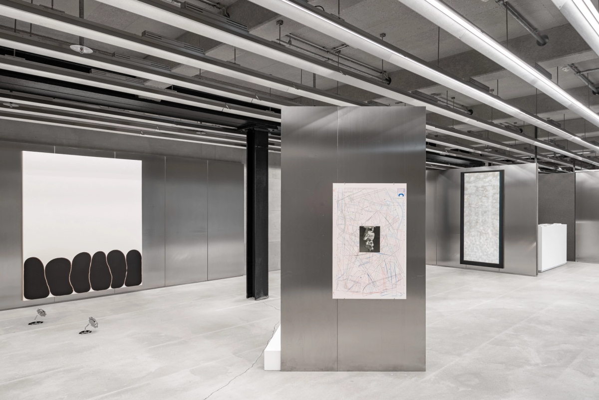 objects in mirror are closer than they appear