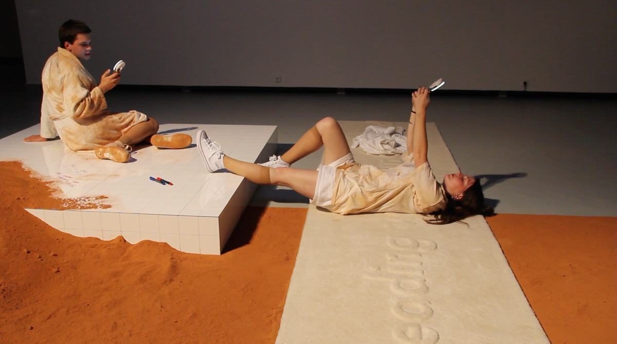 DOROTA GAWĘDA & EGLĖ KULBOKAITĖ, YGRG 14X: reading with a single hand, 2017