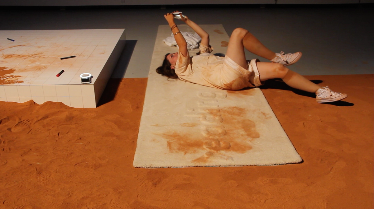 DOROTA GAWĘDA & EGLĖ KULBOKAITĖ, YGRG 14X: reading with a single hand, 2017