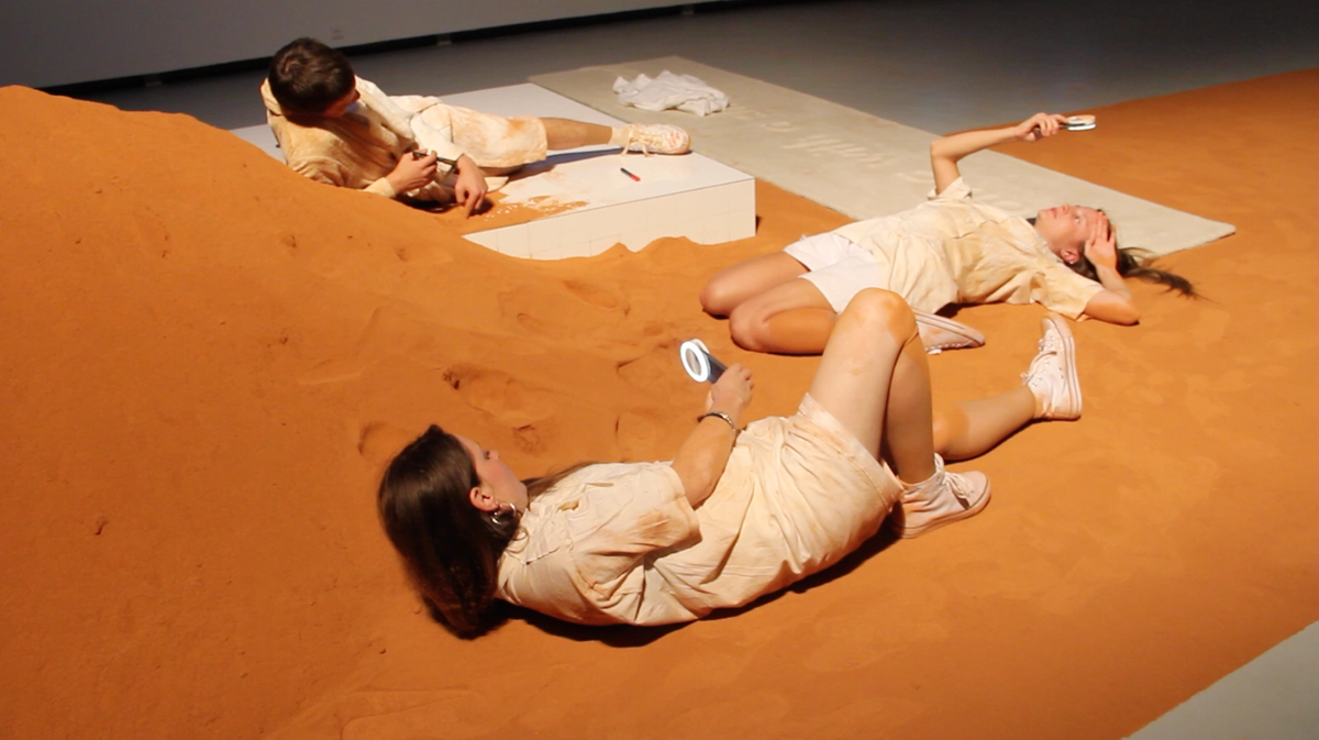 DOROTA GAWĘDA & EGLĖ KULBOKAITĖ, YGRG 14X: reading with a single hand, 2017