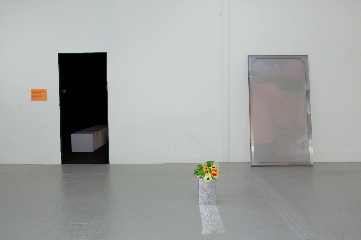 Freestanding Votive Flowers (I–VII), 2022

Optical fibres, paper and plastic flowers, programmed LED light grid, mirror polished stainless steel.



