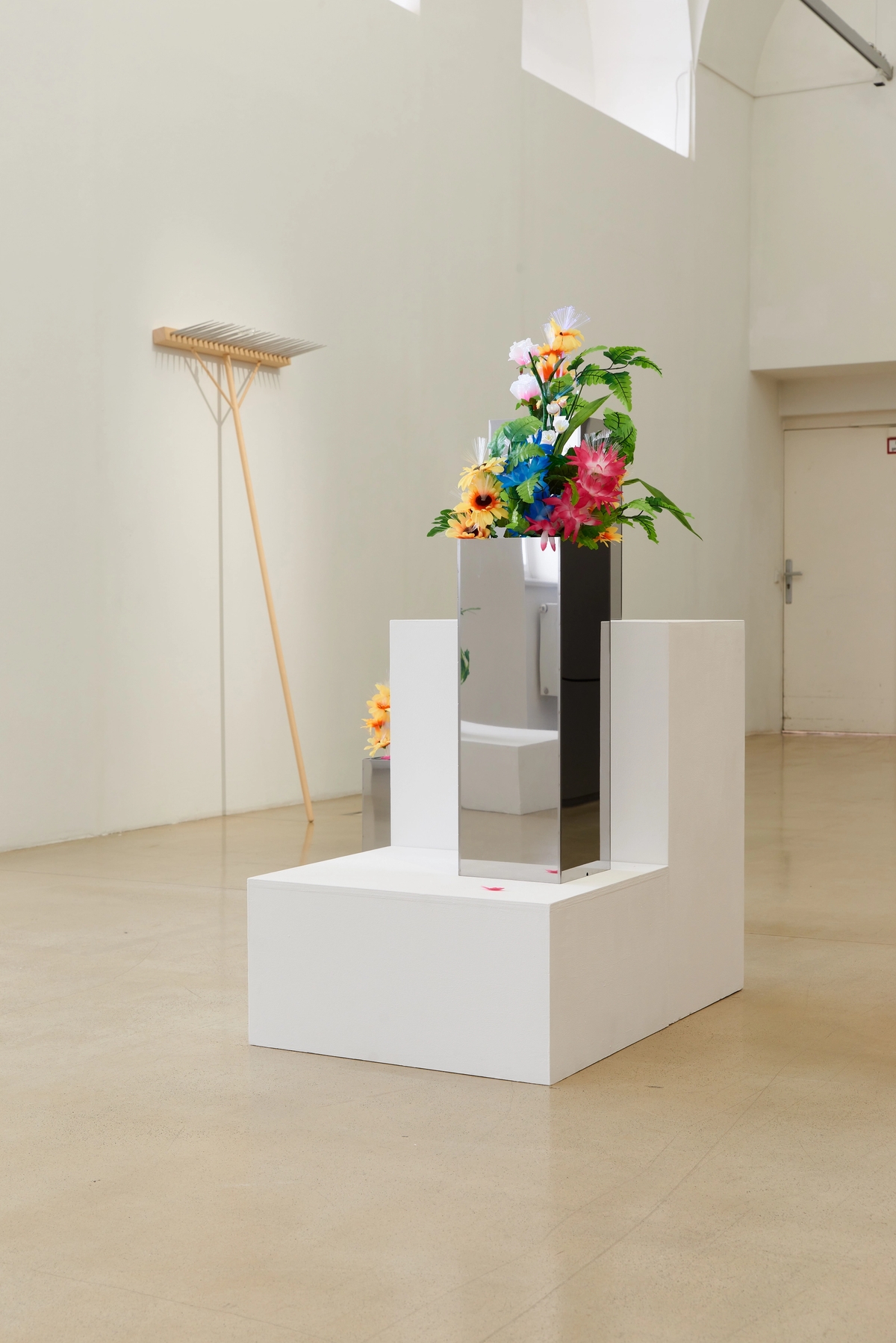 Oh, make your fingernails into spades, Your palms into shovels, Kunstraum Niederoesterreich, Vienna (exhibition view). Photo: Markus Gradwohl.