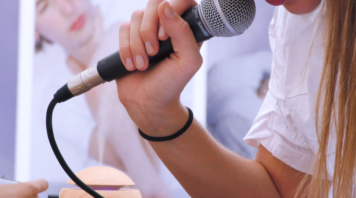 Dorota Gawęda and Egle Kulbokaite, Young Girl Reading Group 145, 2017