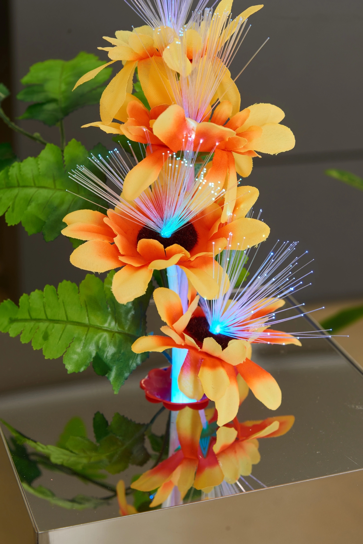 Freestanding Votive Flowers (I–VII), 2022

 Stainless steel, LED flowers .

 Photo: Markus Gradwohl.