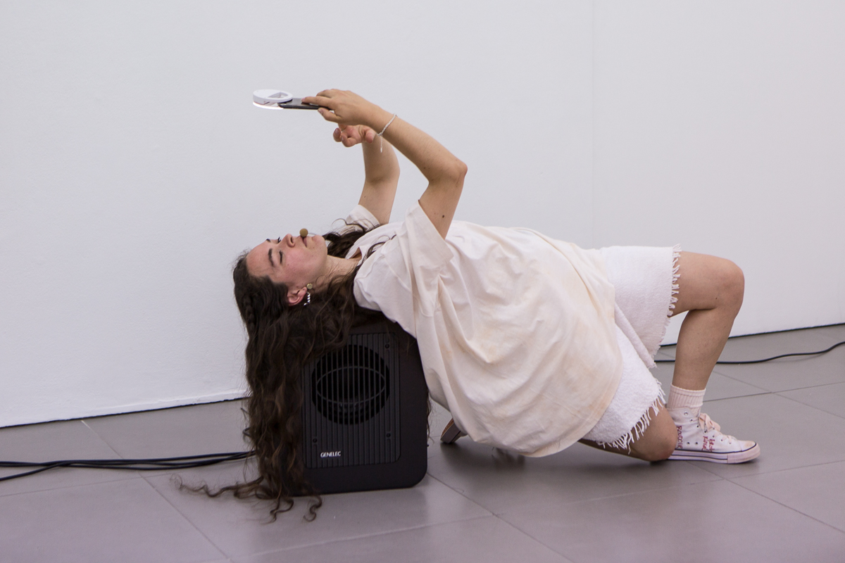 DOROTA GAWĘDA & EGLĖ KULBOKAITĖ, YGRG 14X: readibg with a single hand V , 2018.  Performance at Cell Project Space, London.