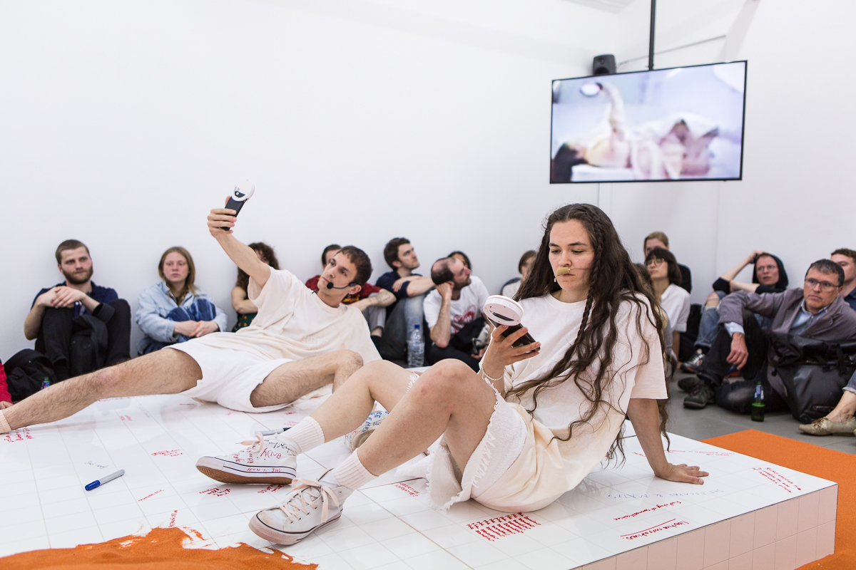 DOROTA GAWĘDA & EGLĖ KULBOKAITĖ, YGRG 14X: readibg with a single hand V , 2018.  Performance at Cell Project Space, London.