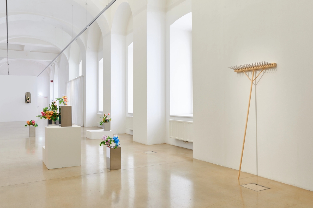 Oh, make your fingernails into spades, Your palms into shovels, Kunstraum Niederoesterreich, Vienna (exhibition view). Photo: Markus Gradwohl.