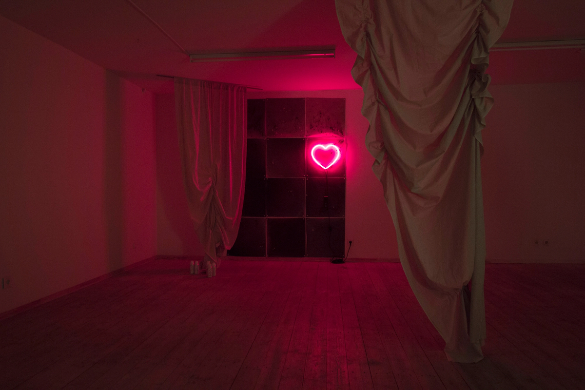 YGRG 150,  2017 [performance]
Performed by: Antanas Lučiūnas, Kristina Aglaja Skaldina, Dorota Gawęda and Eglė Kulbokaitė
Reading: “Gender, Sexuality, and the Biopolitics of Architecture: From the Secret Museum to Playboy” by Paul B. Preciado.
Photo: Ugnius Gelguda