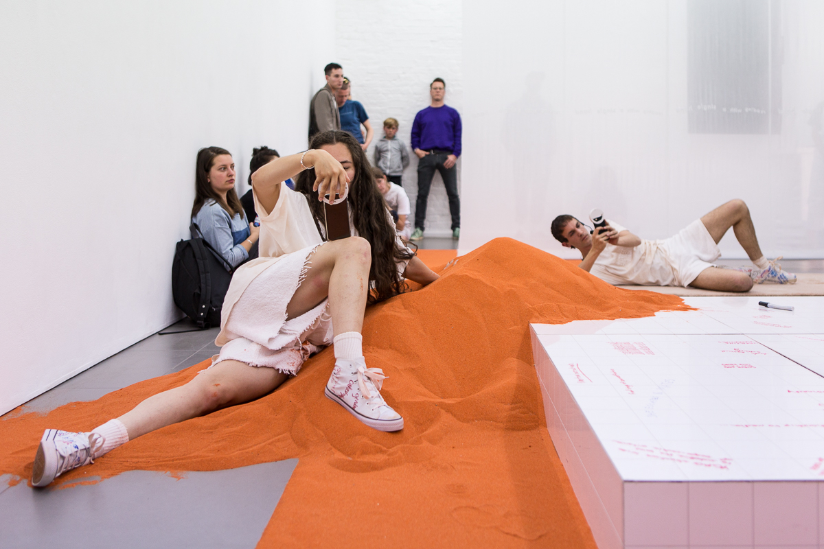 DOROTA GAWĘDA & EGLĖ KULBOKAITĖ, YGRG 14X: readibg with a single hand V , 2018.  Performance at Cell Project Space, London.