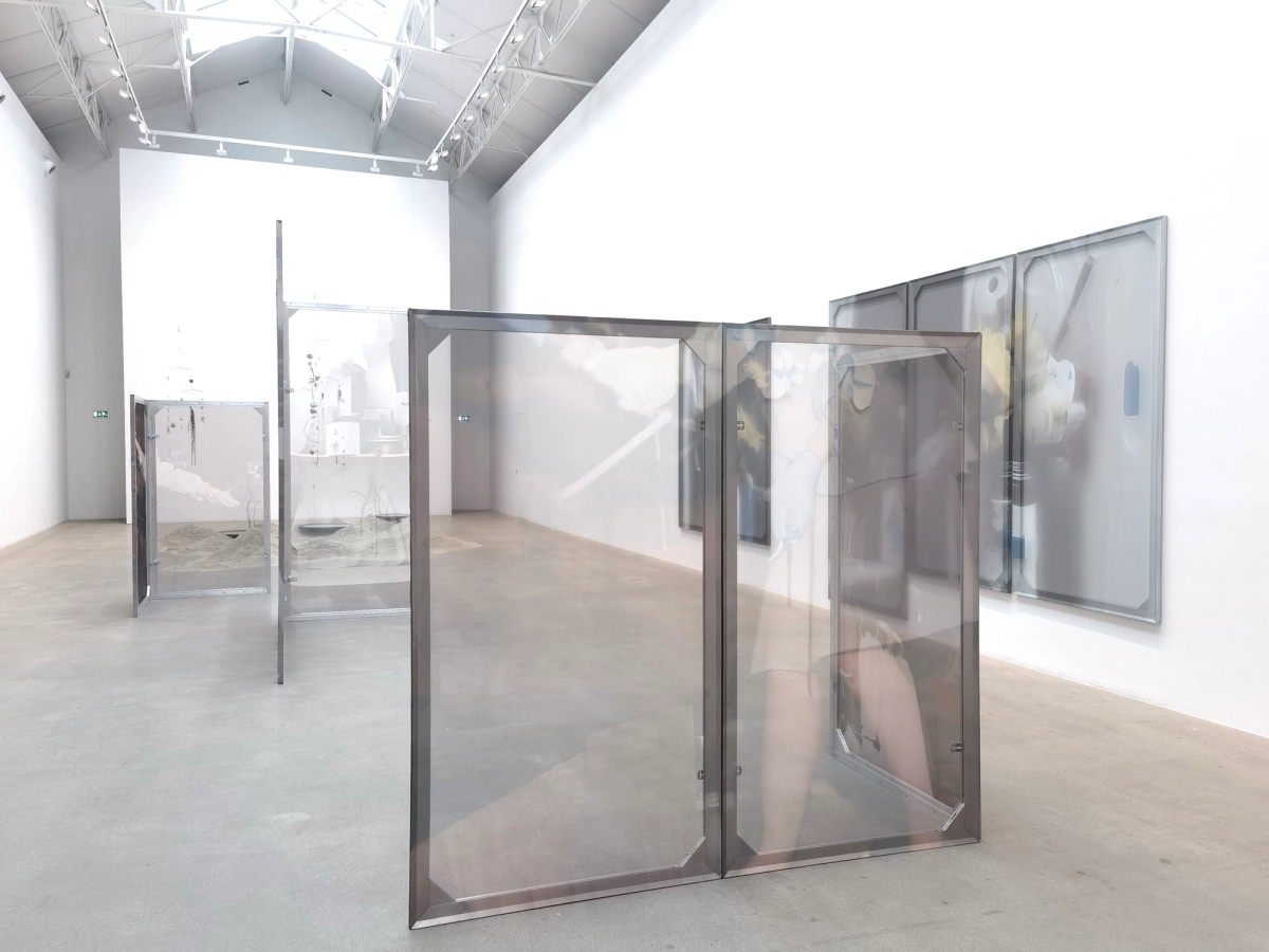 Enclosure (Lower bound of a
landscape) II, 2023
Aluminium, wood, digital print on
chiffon
200 x 110 x 4 cm

Enclosure (Lower bound of a
landscape) III, 2023
Aluminium, wood, digital print on
chiffon
200 x 110 x 4 cm