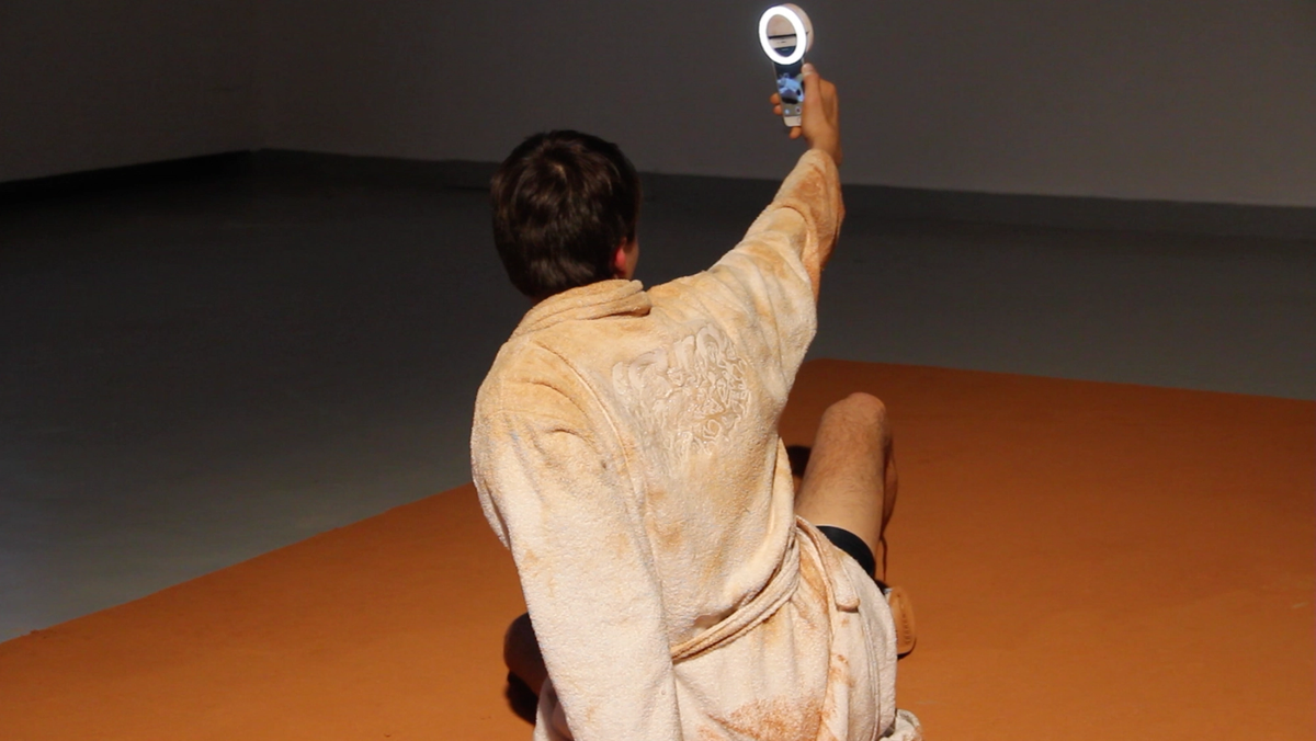 DOROTA GAWĘDA & EGLĖ KULBOKAITĖ, YGRG 14X: reading with a single hand, 2017