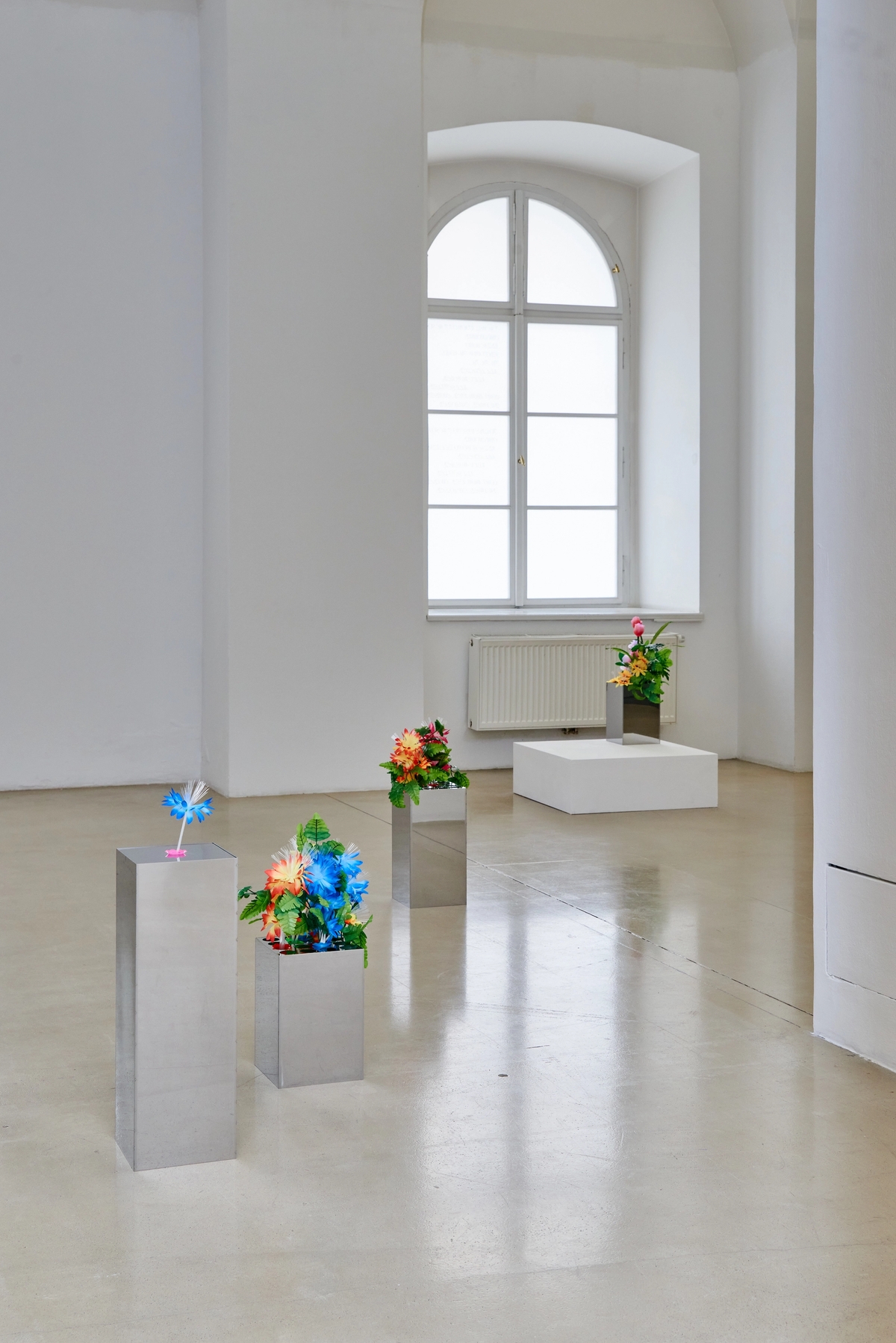 Oh, make your fingernails into spades, Your palms into shovels, Kunstraum Niederoesterreich, Vienna (exhibition view). Photo: Markus Gradwohl.